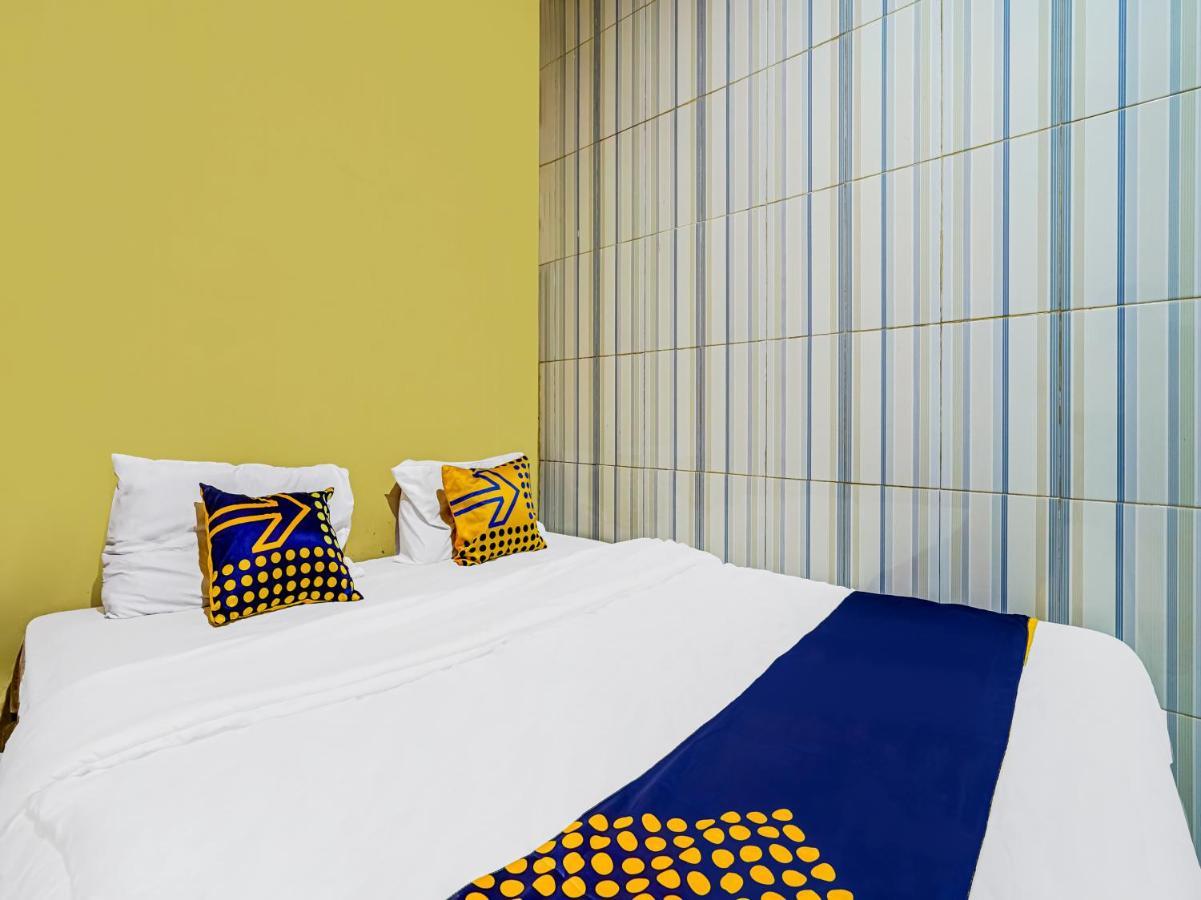 Spot On 91186 Losmen Yanti Hotel Bandung Exterior photo